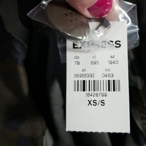 NWT Express Crop Camo Jacket - Picture 7 of 11